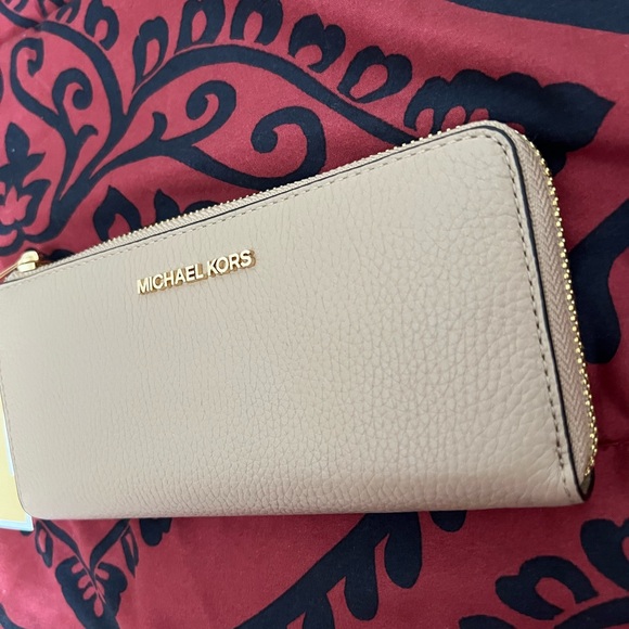 MICHAEL KORS Saffiano Leather Jet Set Travel Bisque Quarter Zip Wallet NWT - Picture 3 of 9